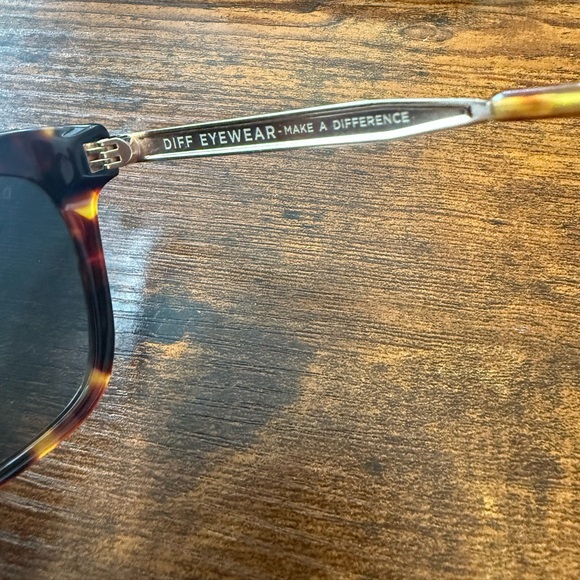 DIFF Bella Polarized Sunglasses - Picture 6 of 13